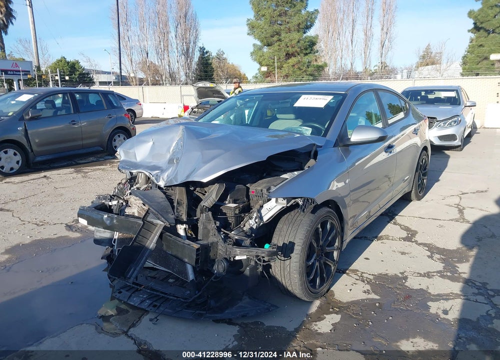 2017 HYUNDAI ELANTRA VIN: 5NPD84LF0HH047318