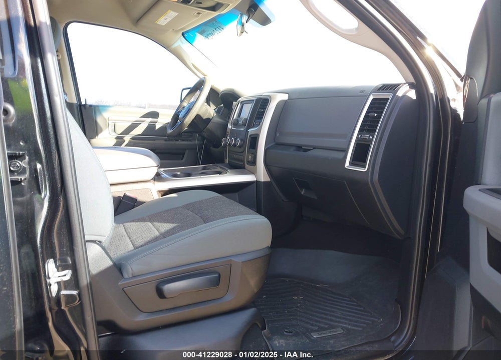 2017 RAM 1500 SLT 4X2 6'4 BOX VIN: 1C6RR6GG6HS747001