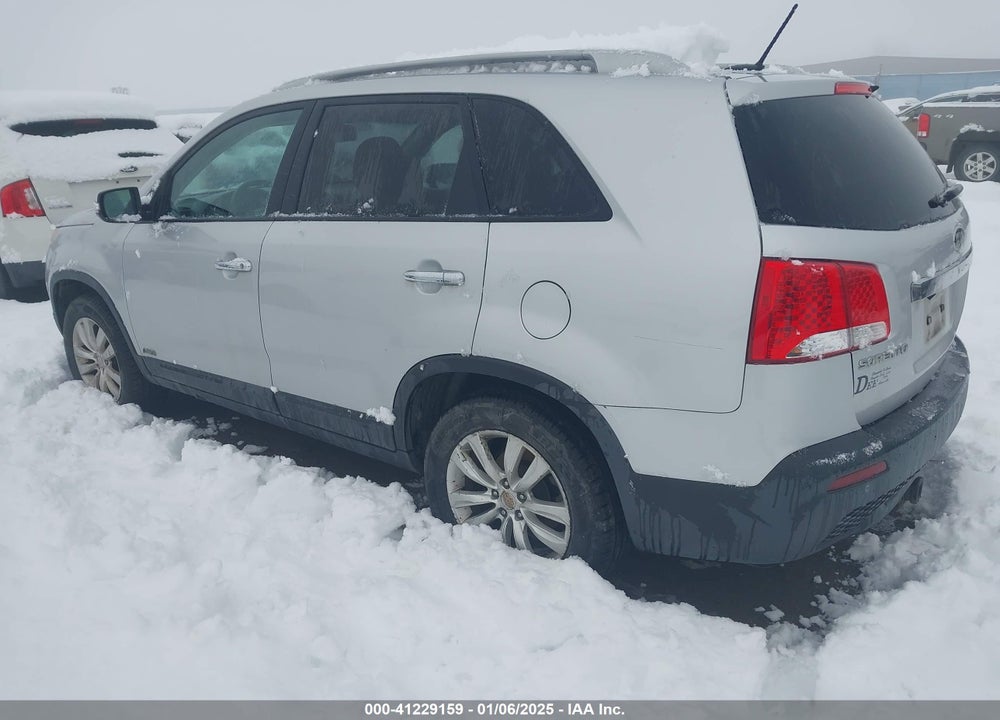 2011 KIA SORENTO LX V6 VIN: 5XYKTDA25BG074616