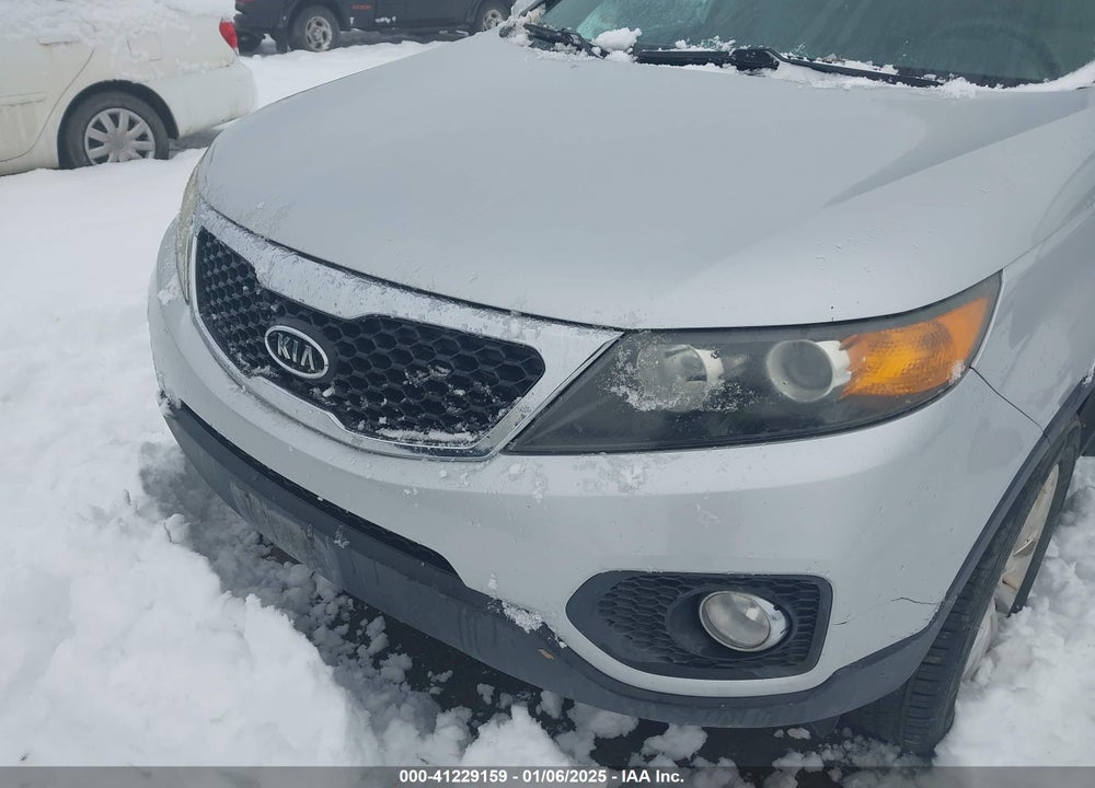 2011 KIA SORENTO LX V6 VIN: 5XYKTDA25BG074616