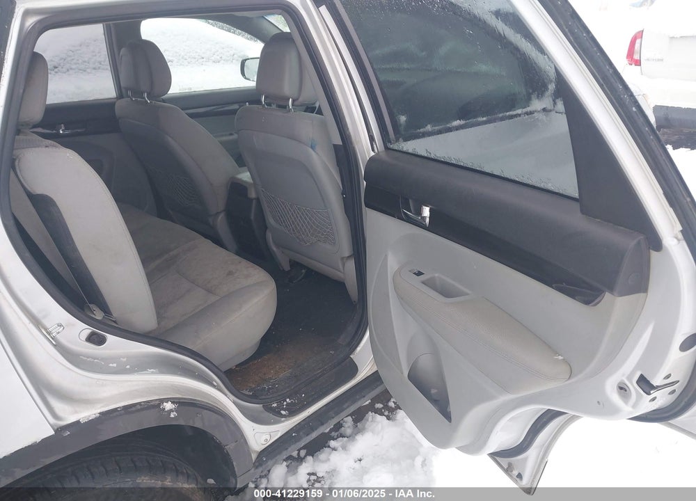 2011 KIA SORENTO LX V6 VIN: 5XYKTDA25BG074616