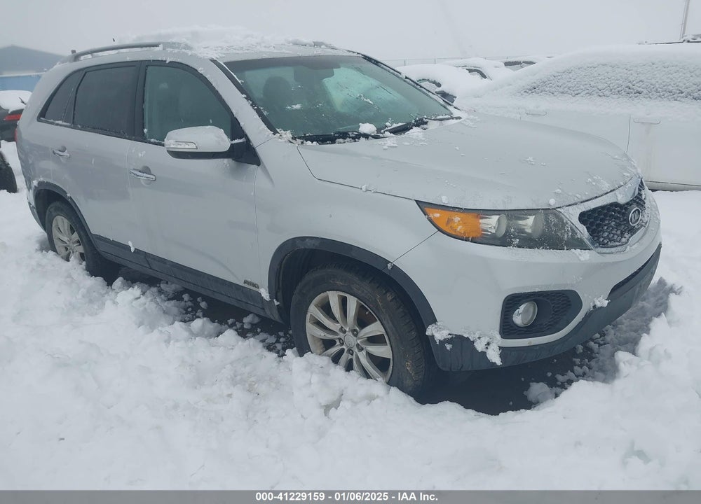 2011 KIA SORENTO LX V6 VIN: 5XYKTDA25BG074616