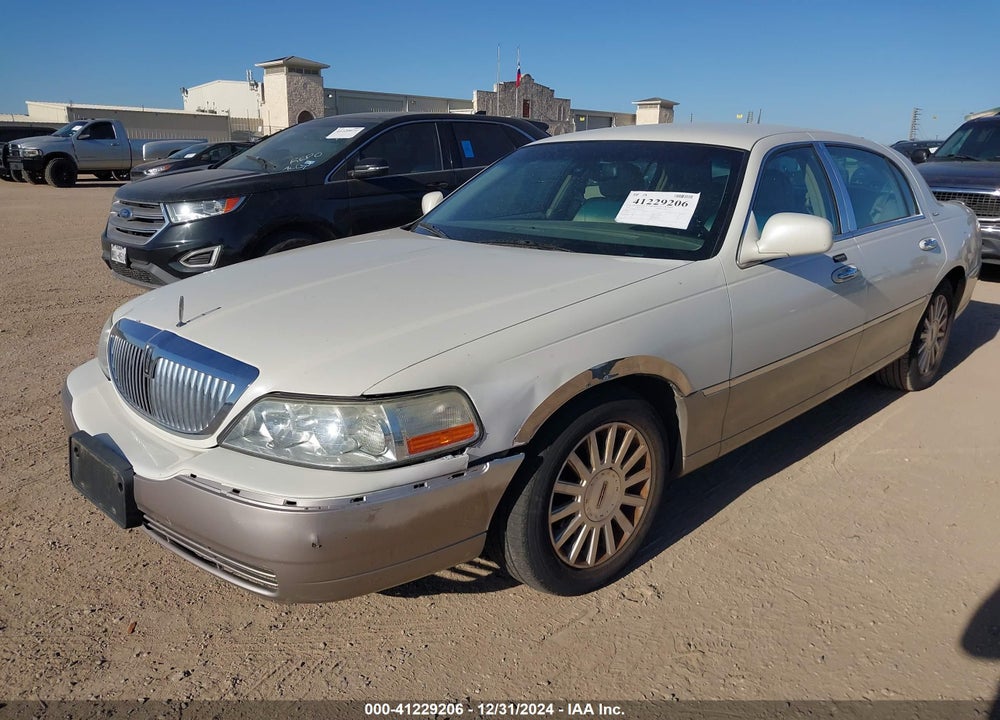 2003 LINCOLN TOWN CAR SIGNATURE VIN: 1LNHM82W03Y706751
