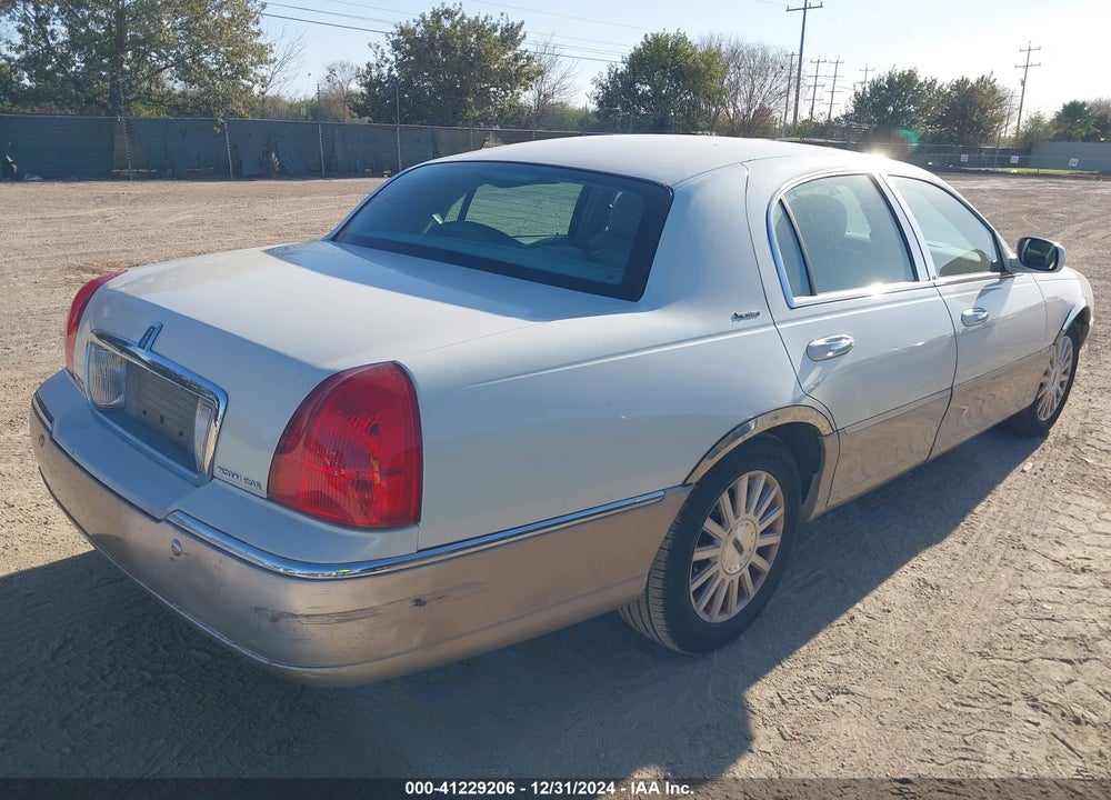 2003 LINCOLN TOWN CAR SIGNATURE VIN: 1LNHM82W03Y706751