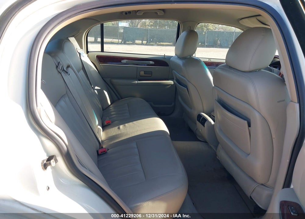 2003 LINCOLN TOWN CAR SIGNATURE VIN: 1LNHM82W03Y706751