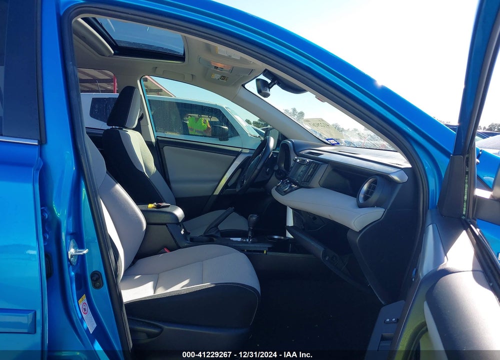 2018 TOYOTA RAV4 HYBRID XLE VIN: JTMRJREVXJD246089