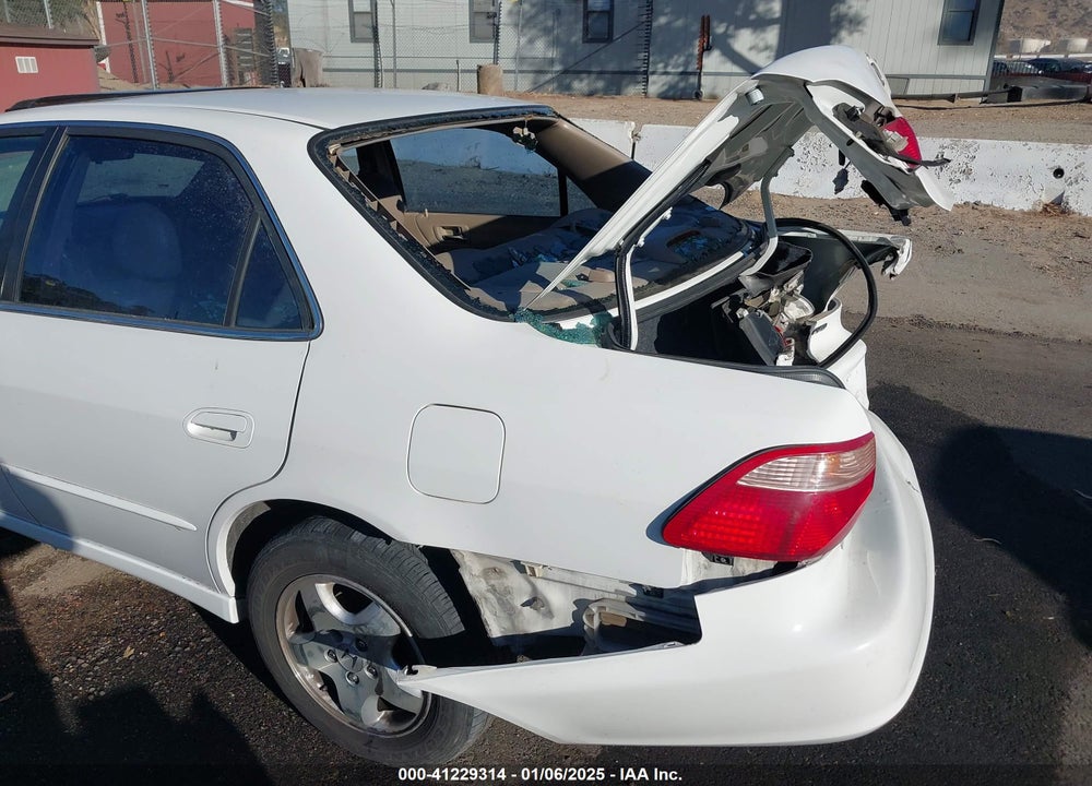 2000 HONDA ACCORD 3.0 EX VIN: 1HGCG1655YA011889