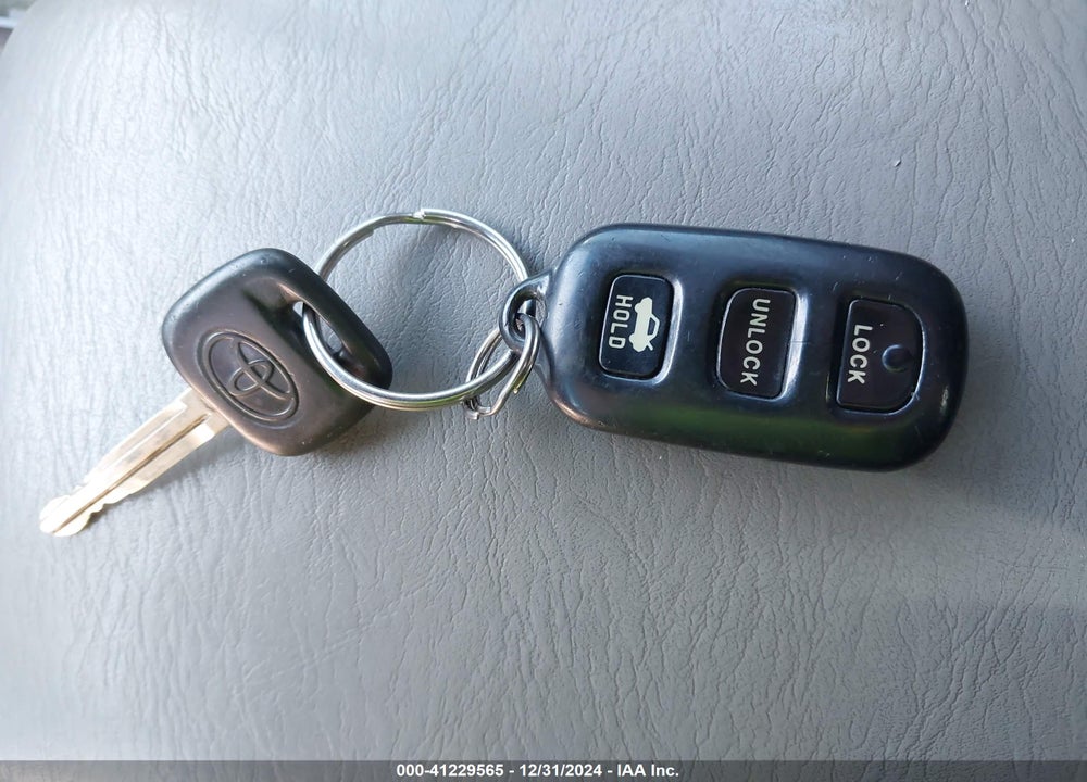 2005 TOYOTA CAMRY LE VIN: 4T1BE30K75U526425