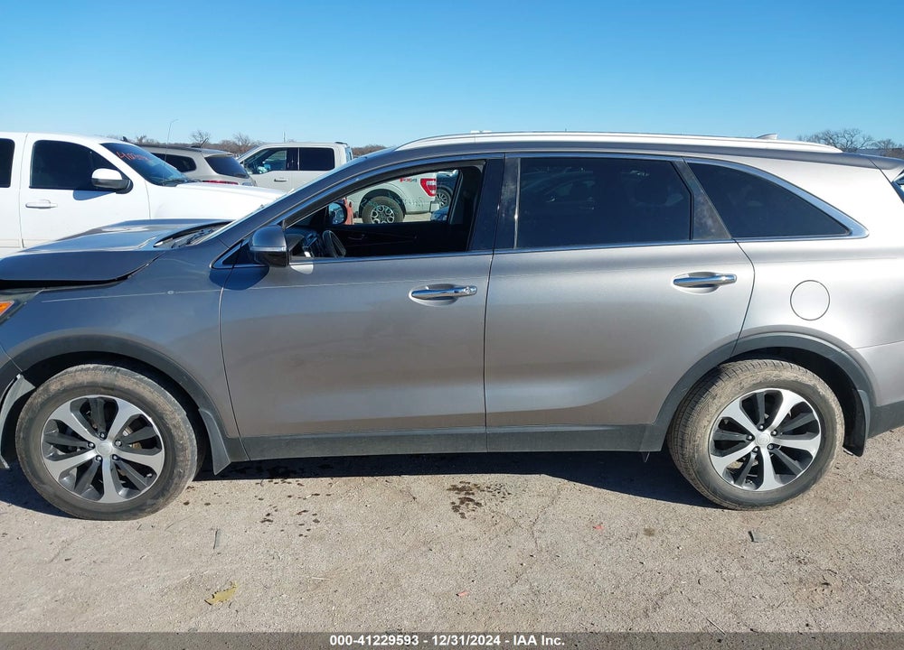 2017 KIA SORENTO VIN: 5XYPH4A15HG211352