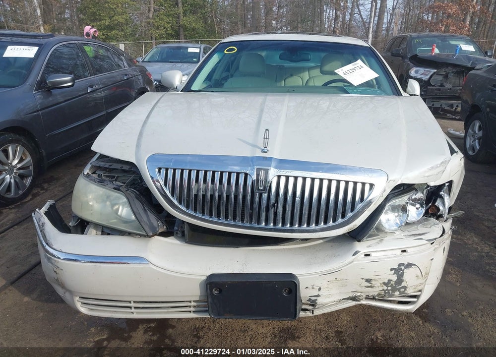 2005 LINCOLN TOWN CAR SIGNATURE LIMITED VIN: 1LNHM82W25Y649407