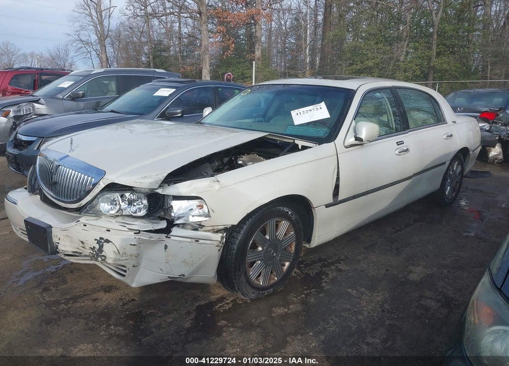 2005 LINCOLN TOWN CAR SIGNATURE LIMITED VIN: 1LNHM82W25Y649407