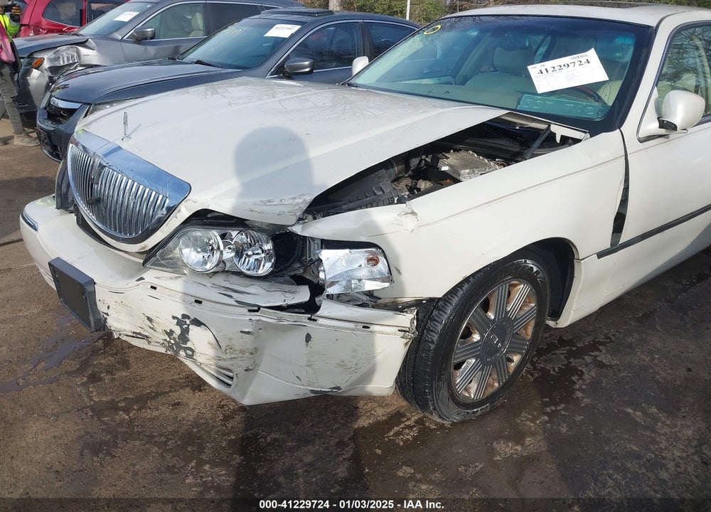 2005 LINCOLN TOWN CAR SIGNATURE LIMITED VIN: 1LNHM82W25Y649407