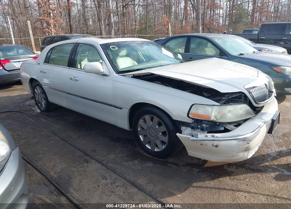 2005 LINCOLN TOWN CAR SIGNATURE LIMITED VIN: 1LNHM82W25Y649407
