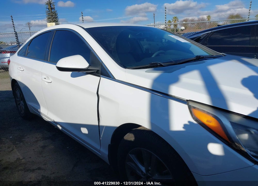2015 HYUNDAI SONATA SE VIN: 5NPE24AF6FH245634