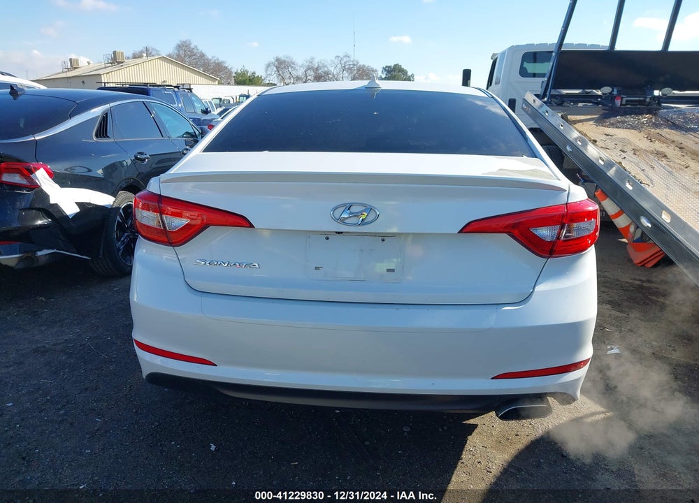 2015 HYUNDAI SONATA SE VIN: 5NPE24AF6FH245634