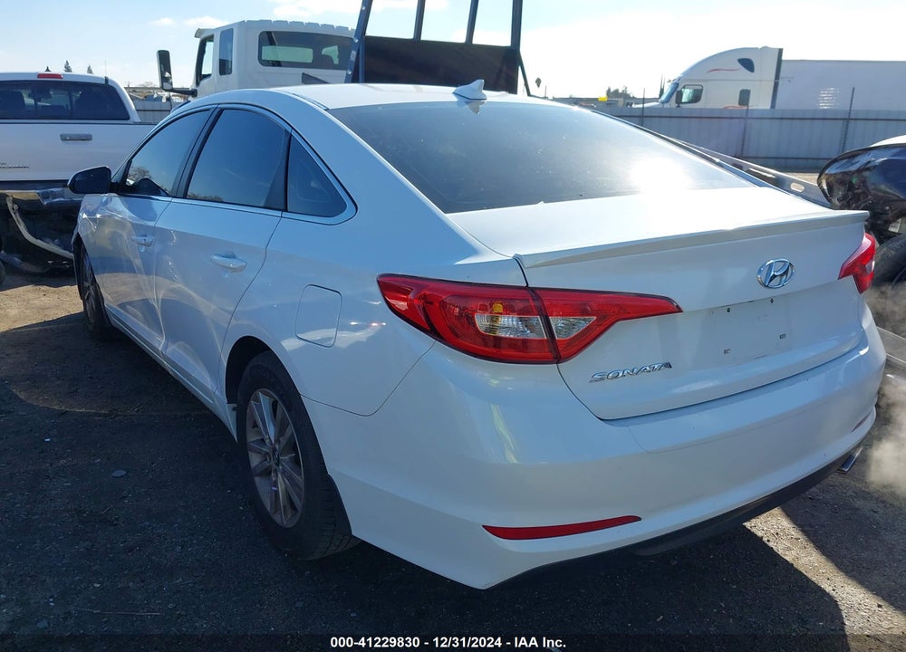 2015 HYUNDAI SONATA SE VIN: 5NPE24AF6FH245634