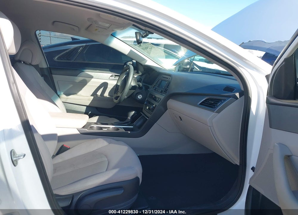 2015 HYUNDAI SONATA SE VIN: 5NPE24AF6FH245634