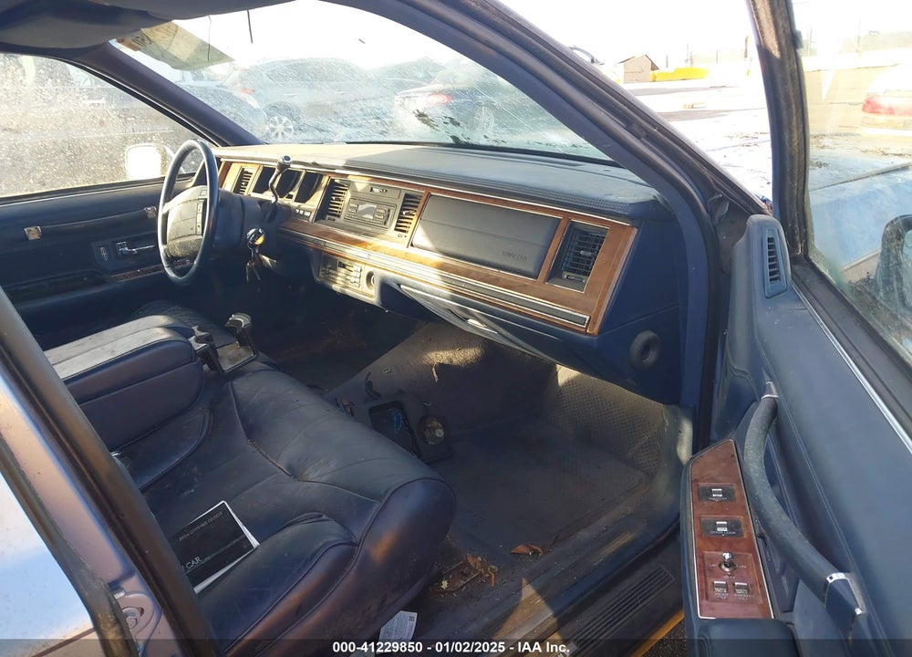 1994 LINCOLN TOWN CAR SIGNATURE/TOURNAMENT VIN: 1LNLM82W6RY755424
