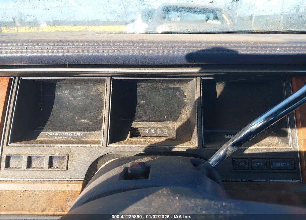 1994 LINCOLN TOWN CAR SIGNATURE/TOURNAMENT VIN: 1LNLM82W6RY755424
