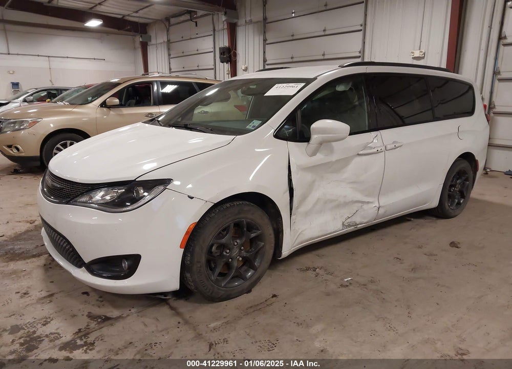 2018 CHRYSLER PACIFICA TOURING L VIN: 2C4RC1BGXJR293315