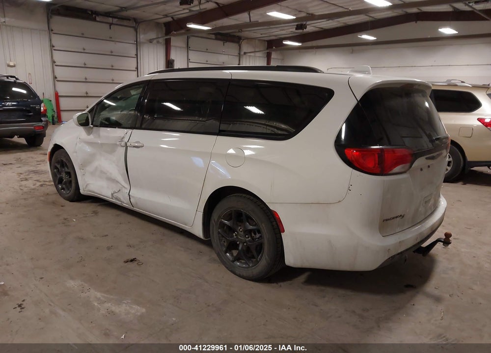 2018 CHRYSLER PACIFICA TOURING L VIN: 2C4RC1BGXJR293315
