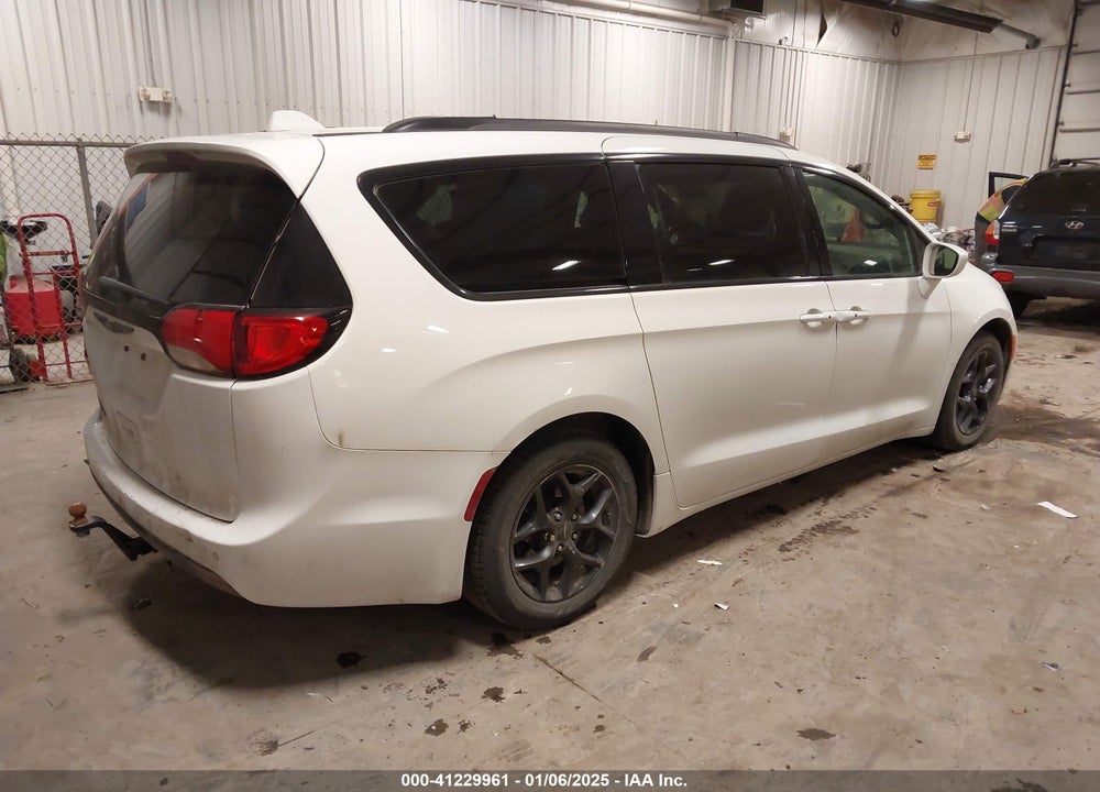 2018 CHRYSLER PACIFICA TOURING L VIN: 2C4RC1BGXJR293315
