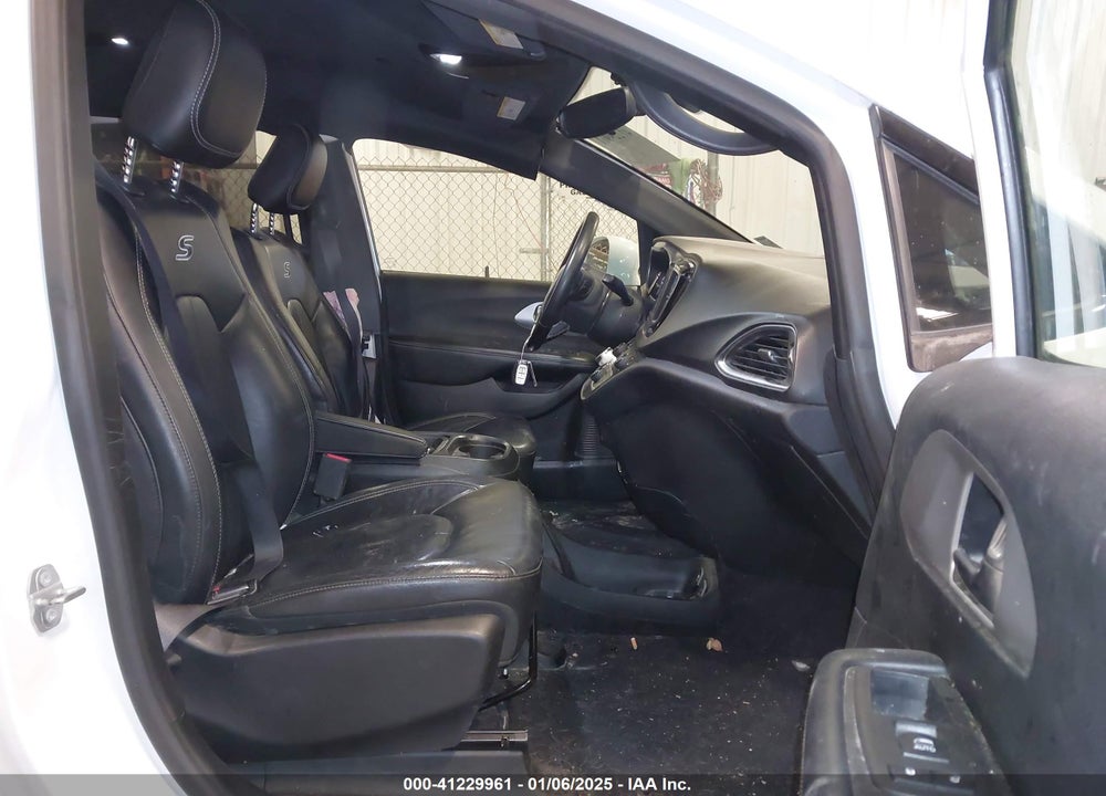 2018 CHRYSLER PACIFICA TOURING L VIN: 2C4RC1BGXJR293315