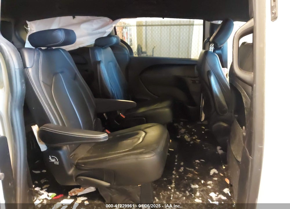 2018 CHRYSLER PACIFICA TOURING L VIN: 2C4RC1BGXJR293315