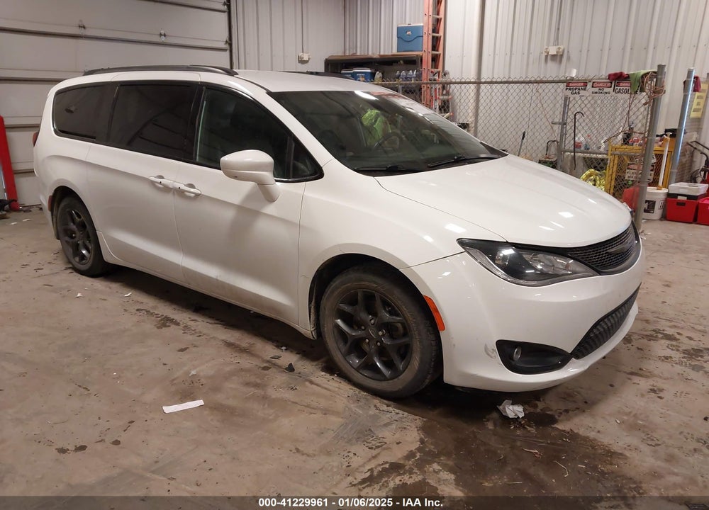 2018 CHRYSLER PACIFICA TOURING L VIN: 2C4RC1BGXJR293315