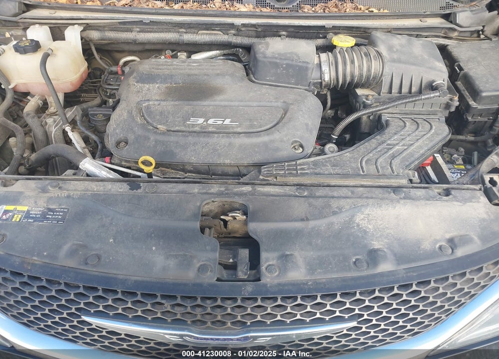 2017 CHRYSLER PACIFICA TOURING L VIN: 2C4RC1BG8HR569503