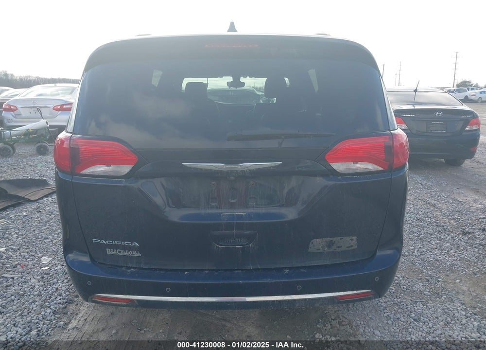 2017 CHRYSLER PACIFICA TOURING L VIN: 2C4RC1BG8HR569503