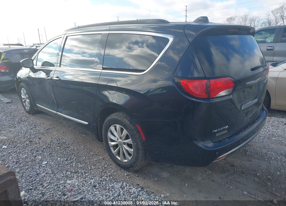 2017 CHRYSLER PACIFICA TOURING L VIN: 2C4RC1BG8HR569503
