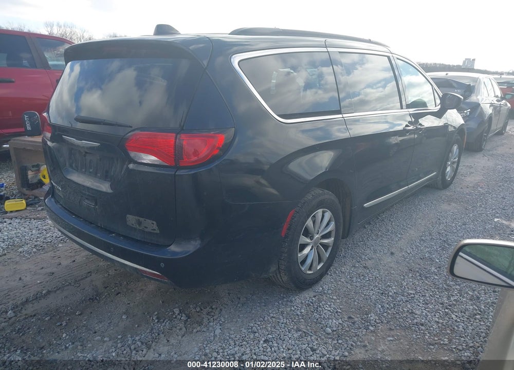 2017 CHRYSLER PACIFICA TOURING L VIN: 2C4RC1BG8HR569503