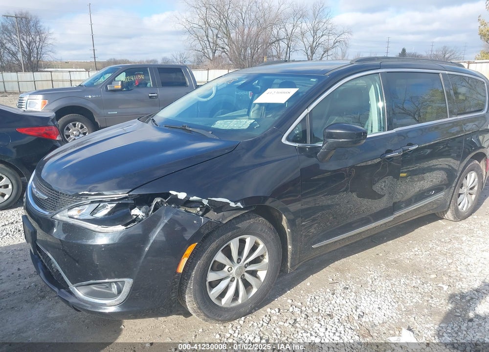 2017 CHRYSLER PACIFICA TOURING L VIN: 2C4RC1BG8HR569503
