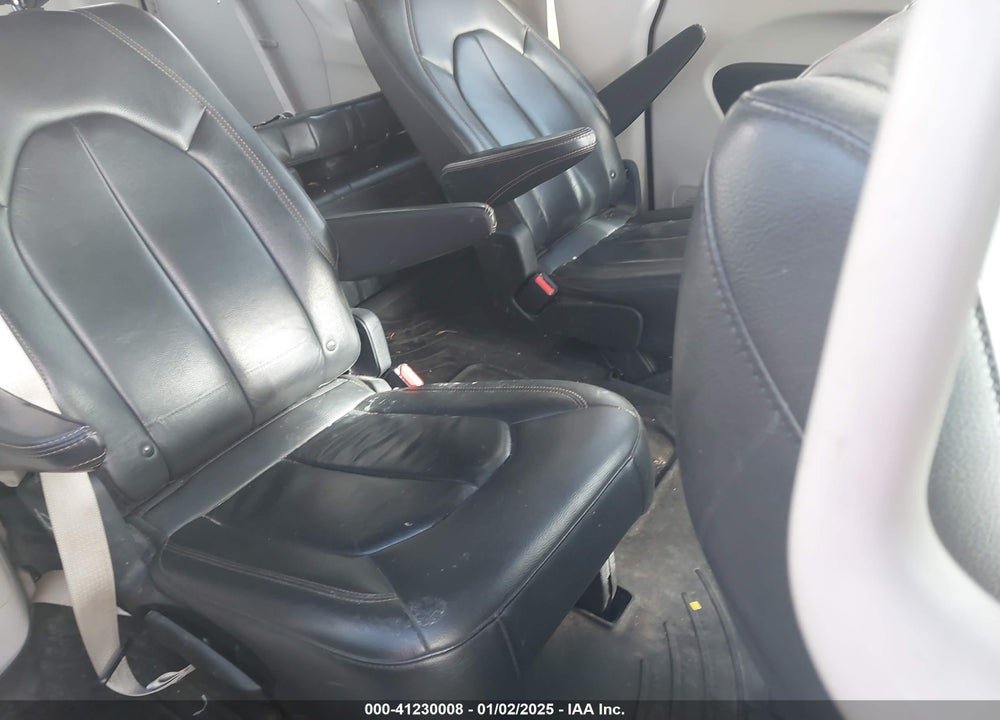 2017 CHRYSLER PACIFICA TOURING L VIN: 2C4RC1BG8HR569503