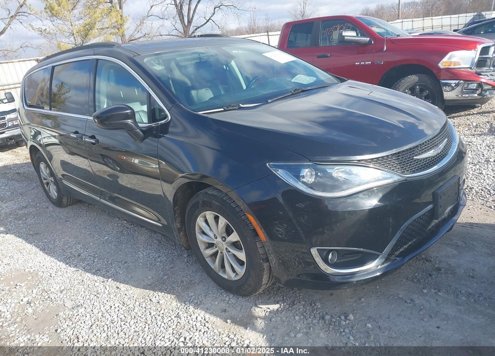 2017 CHRYSLER PACIFICA TOURING L VIN: 2C4RC1BG8HR569503