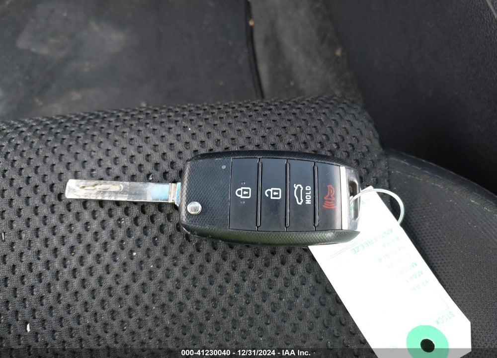2019 KIA OPTIMA VIN: 5XXGT4L34KG297858