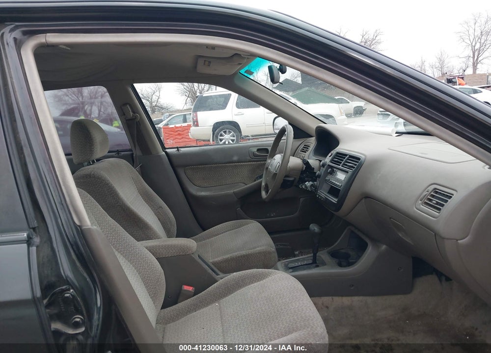 2000 HONDA CIVIC LX VIN: 2HGEJ667XYH517051