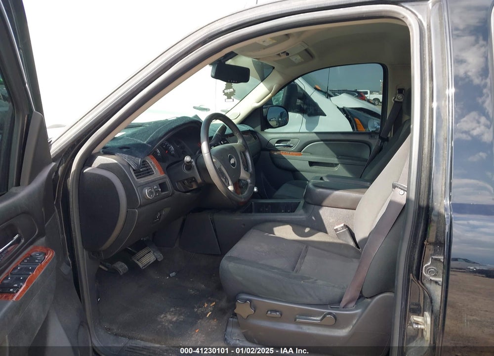 2011 CHEVROLET TAHOE LS VIN: 1GNSCAE02BR379233