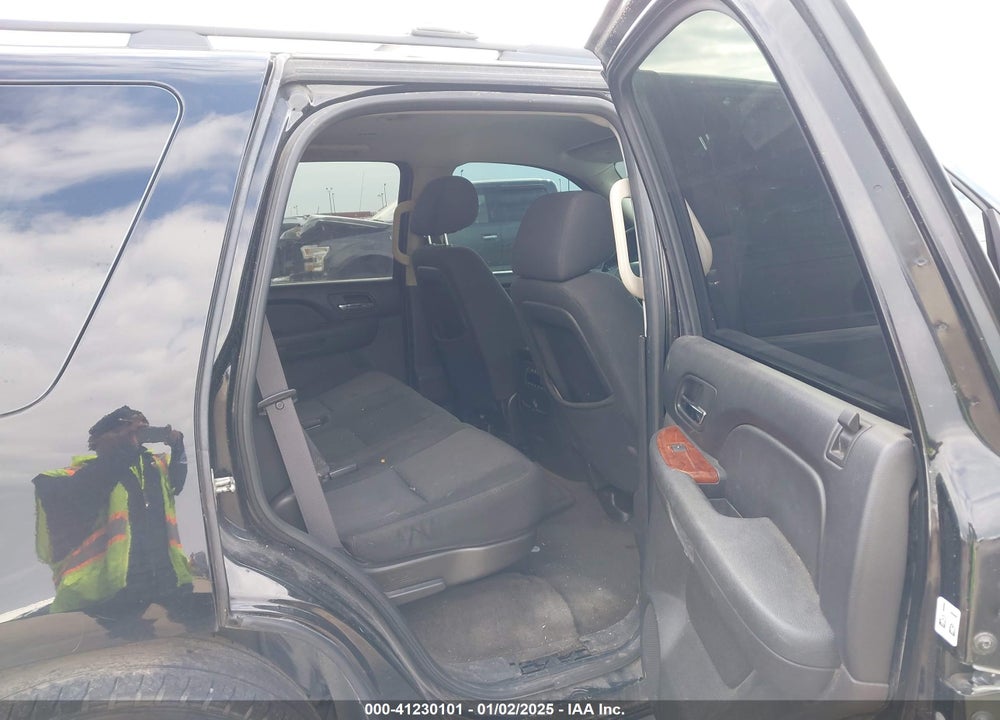 2011 CHEVROLET TAHOE LS VIN: 1GNSCAE02BR379233