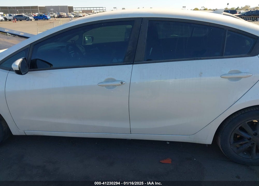 2017 KIA FORTE VIN: 3KPFL4A76HE116813