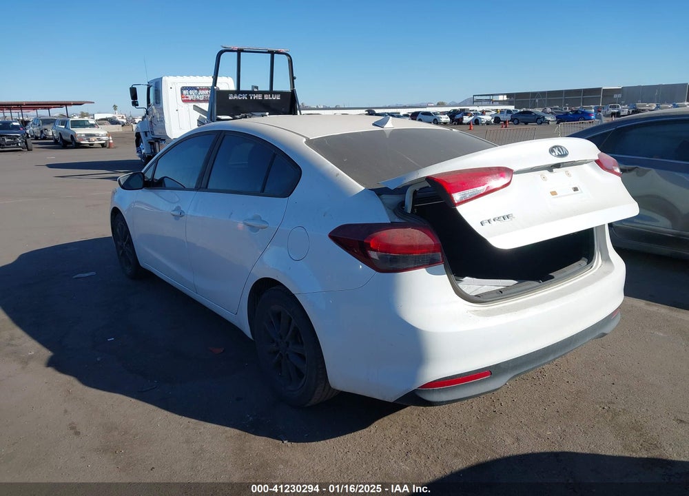 2017 KIA FORTE VIN: 3KPFL4A76HE116813