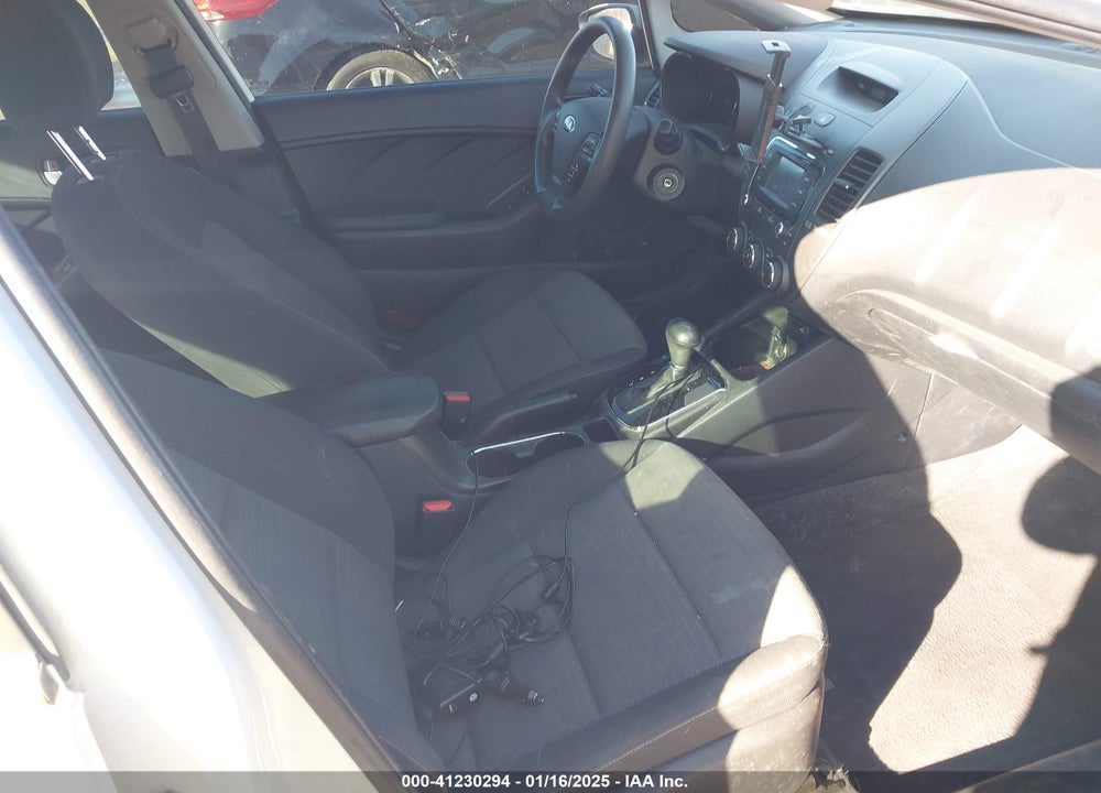 2017 KIA FORTE VIN: 3KPFL4A76HE116813