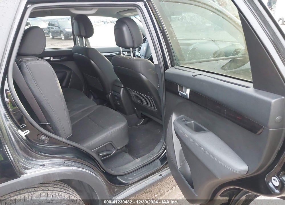 2015 KIA SORENTO LX V6 VIN: 5XYKTDA75FG649766