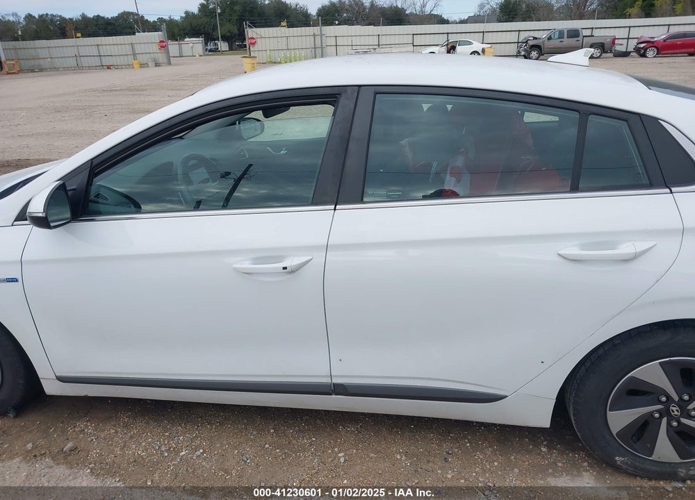 2018 HYUNDAI IONIQ HYBRID SEL VIN: KMHC75LC1JU077476