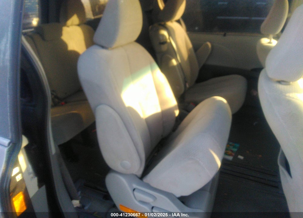 2013 TOYOTA SIENNA LE V6 8 PASSENGER VIN: 5TDKK3DC8DS399588