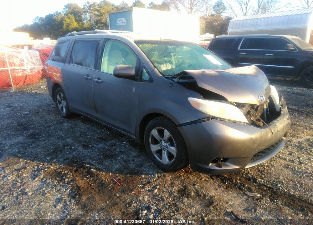 2013 TOYOTA SIENNA LE V6 8 PASSENGER VIN: 5TDKK3DC8DS399588