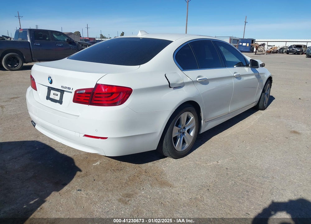 2013 BMW 528 VIN: WBAXG5C59DDY32432