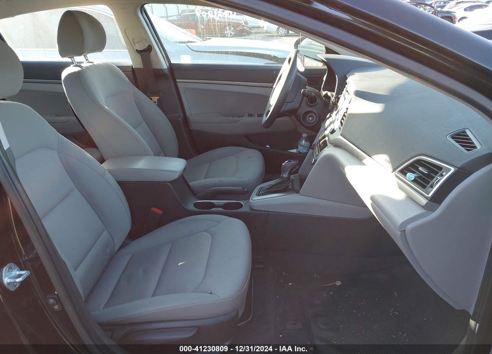 2017 HYUNDAI ELANTRA VIN: KMHD74LF1HU091851