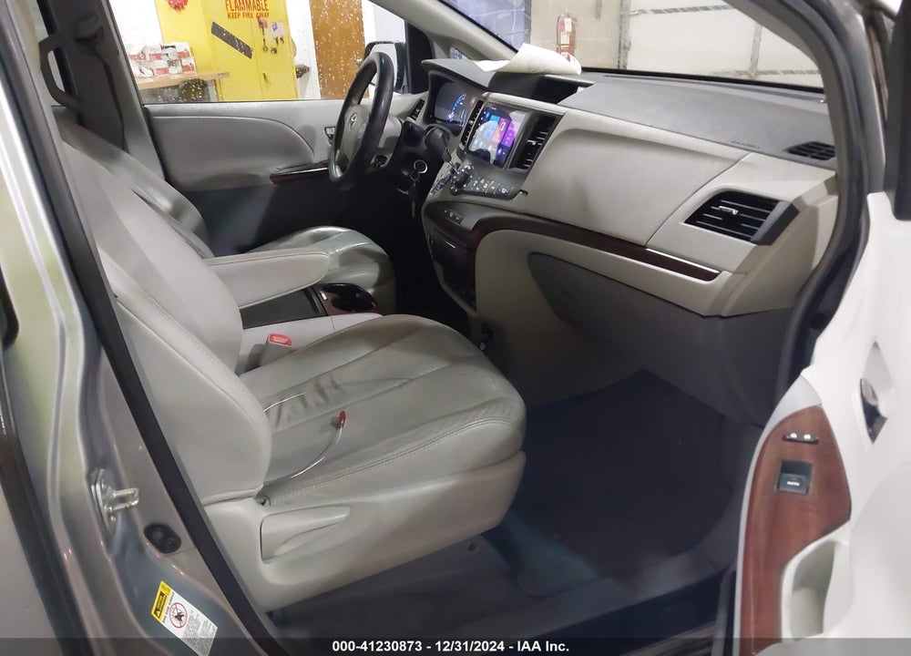 2011 TOYOTA SIENNA XLE V6 VIN: 5TDYK3DC8BS071790